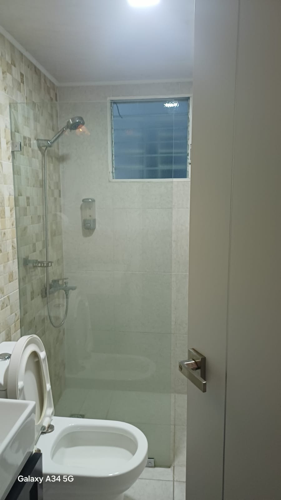 Las Cayenas - baño con ducha de cristal
